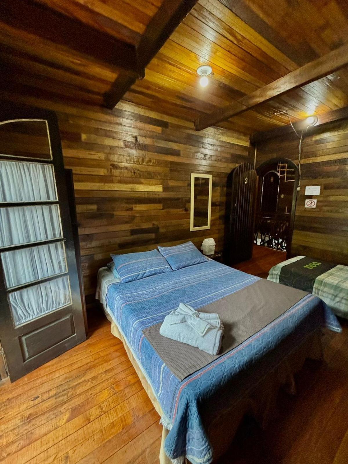 Chale Neves Hotel